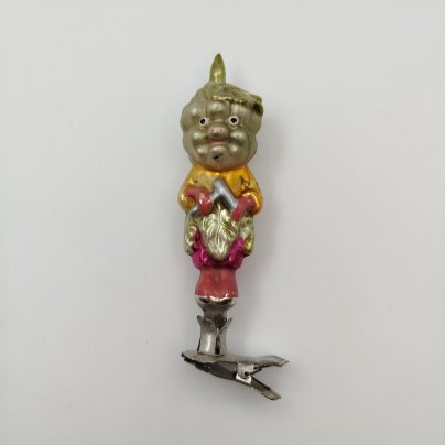 Игрушка ёлочная на прищепке «Мастер Виноградинка» («Дядюшка Виноград», «Сапожник Виноград») из серии «Чиполлино», стекло, краска, металл, Артель «Культигрушка», СССР, 1950-1970 гг.