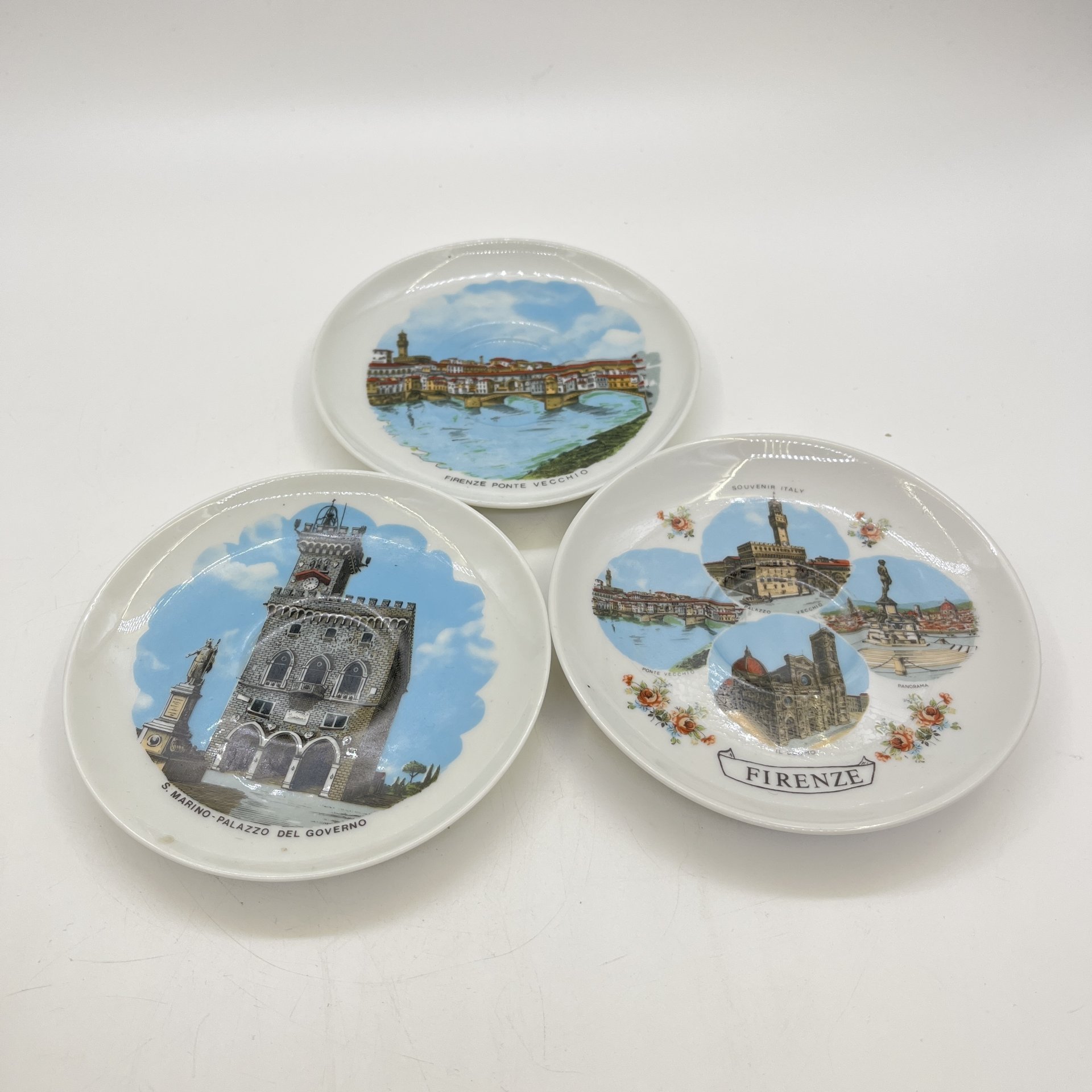 Блюдца декоративные с изображением достопримечательностей Италии, фарфор, деколь, Италия, 2000-2015 гг.