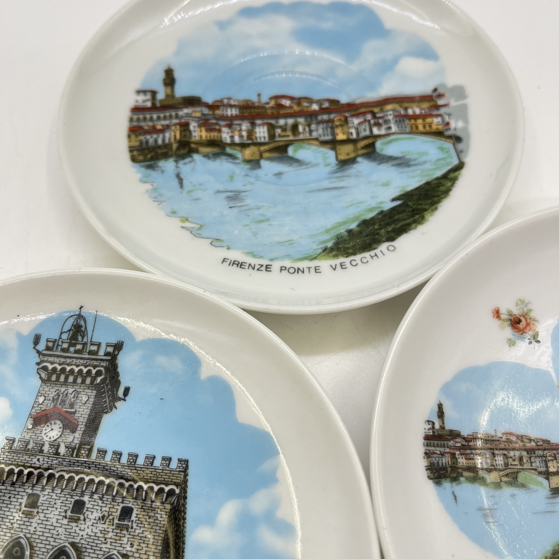 Блюдца декоративные с изображением достопримечательностей Италии, фарфор, деколь, Италия, 2000-2015 гг.