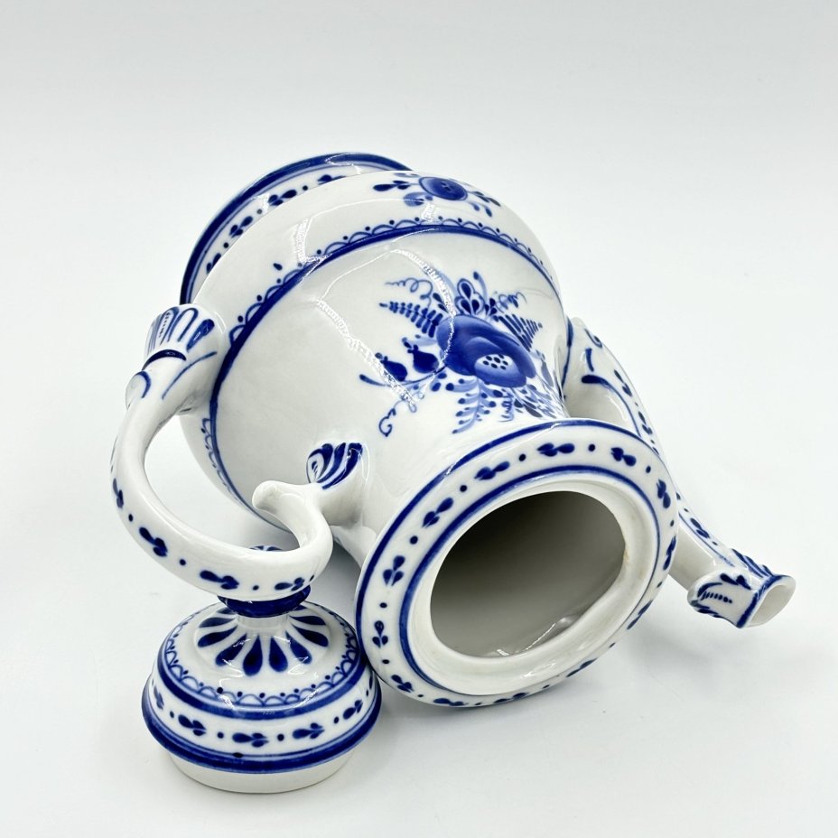 Кофейник с цветочным декором, Гжель