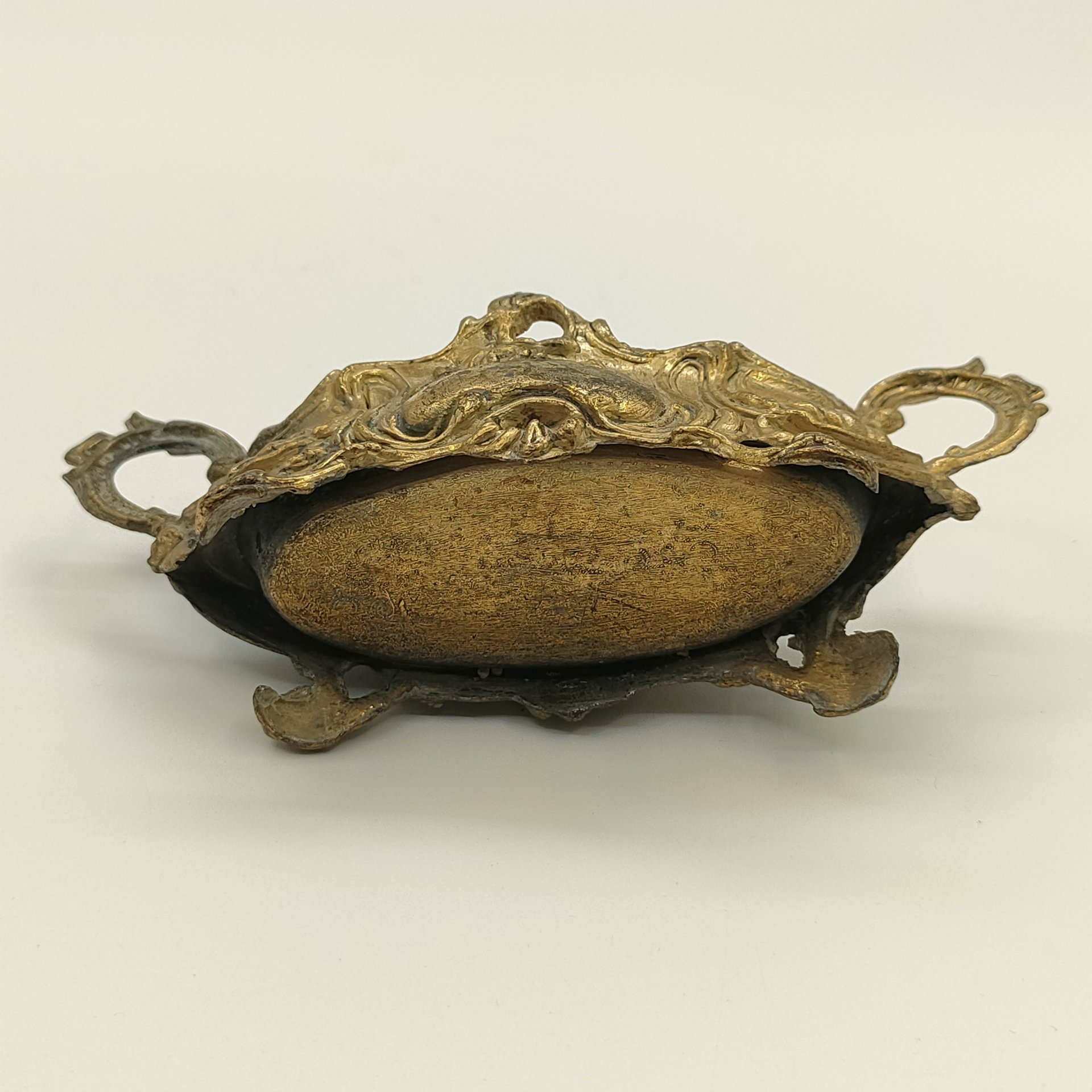 Жардиньерка миниатюрная в форме ладьи, украшенная рельефным флоральным декором, металл, литье, золочение, Западная Европа, 1920-1960 гг.