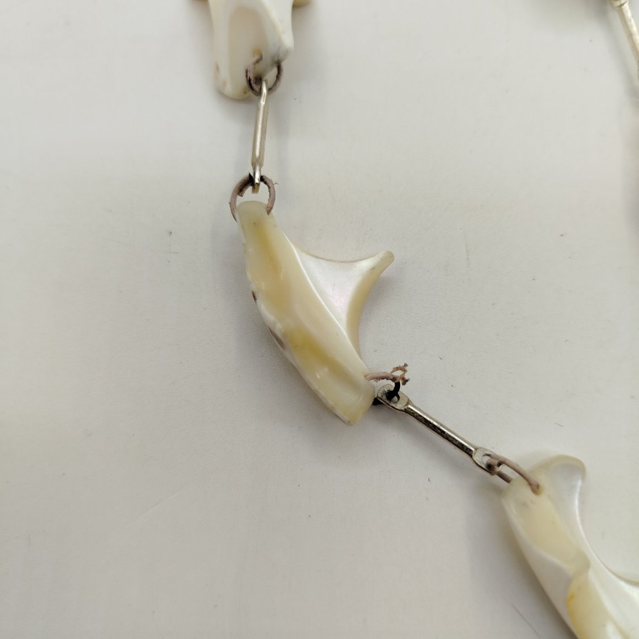 Бусы с бусинами абстрактной формы