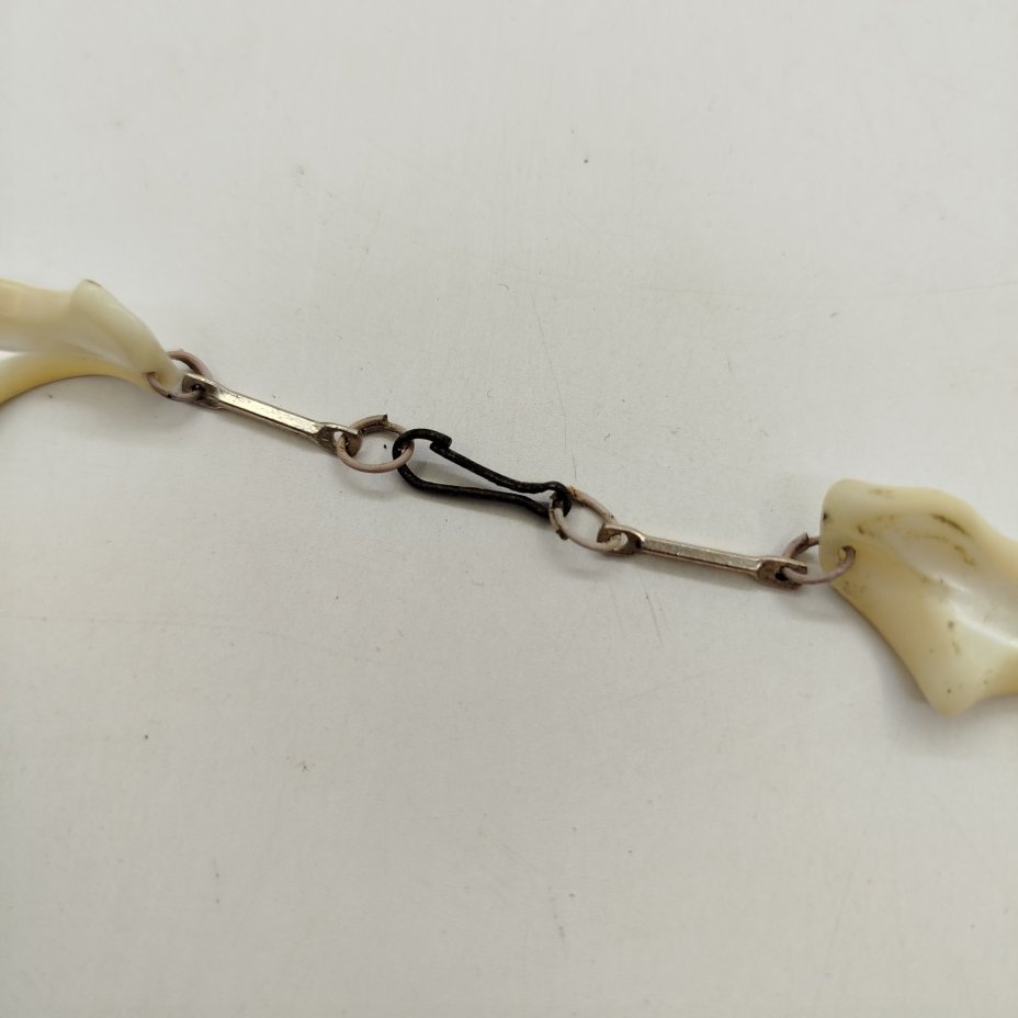 Бусы с бусинами абстрактной формы