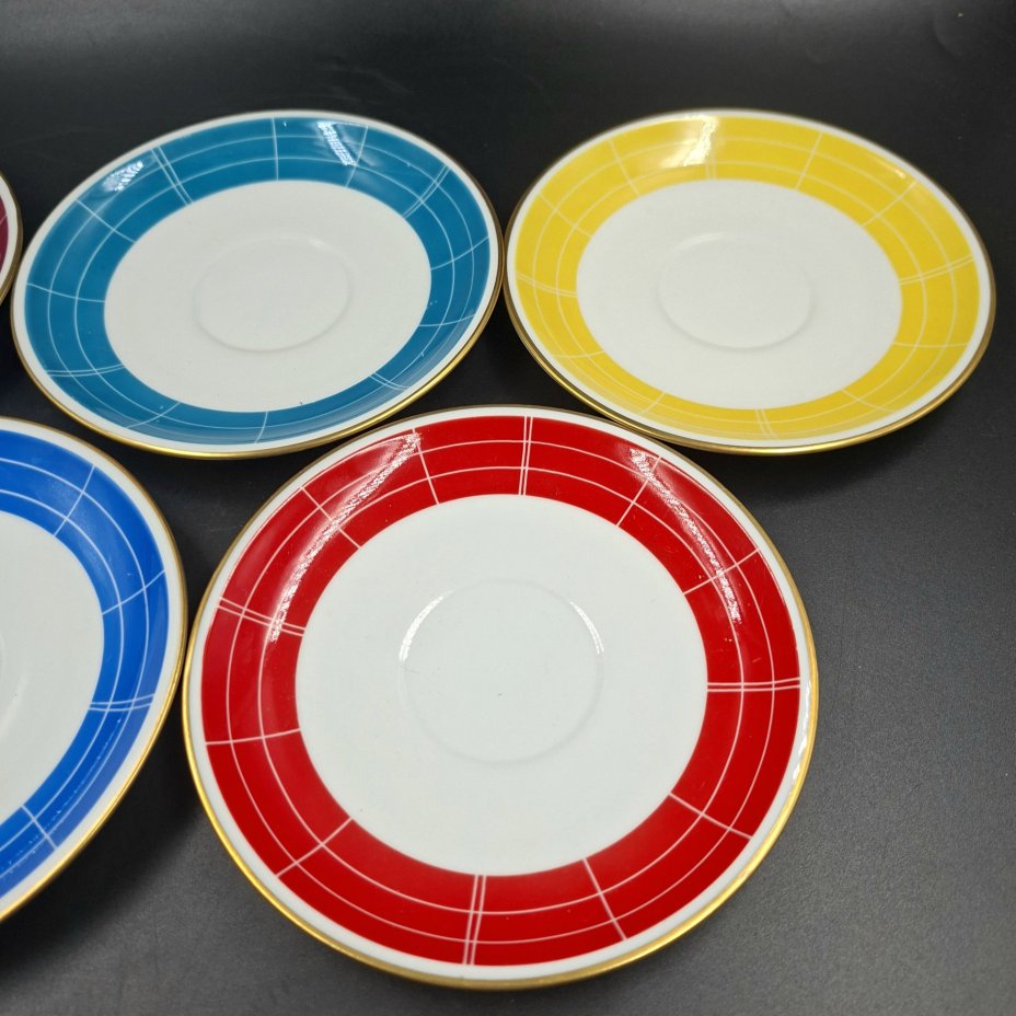Набор из пяти разноцветных блюдец с геометрическим декором, фарфор, крытье, золочение, Graf Von Henneberg Porzellan, 1777 Jlmenau, Германия, 1949-1973 гг.