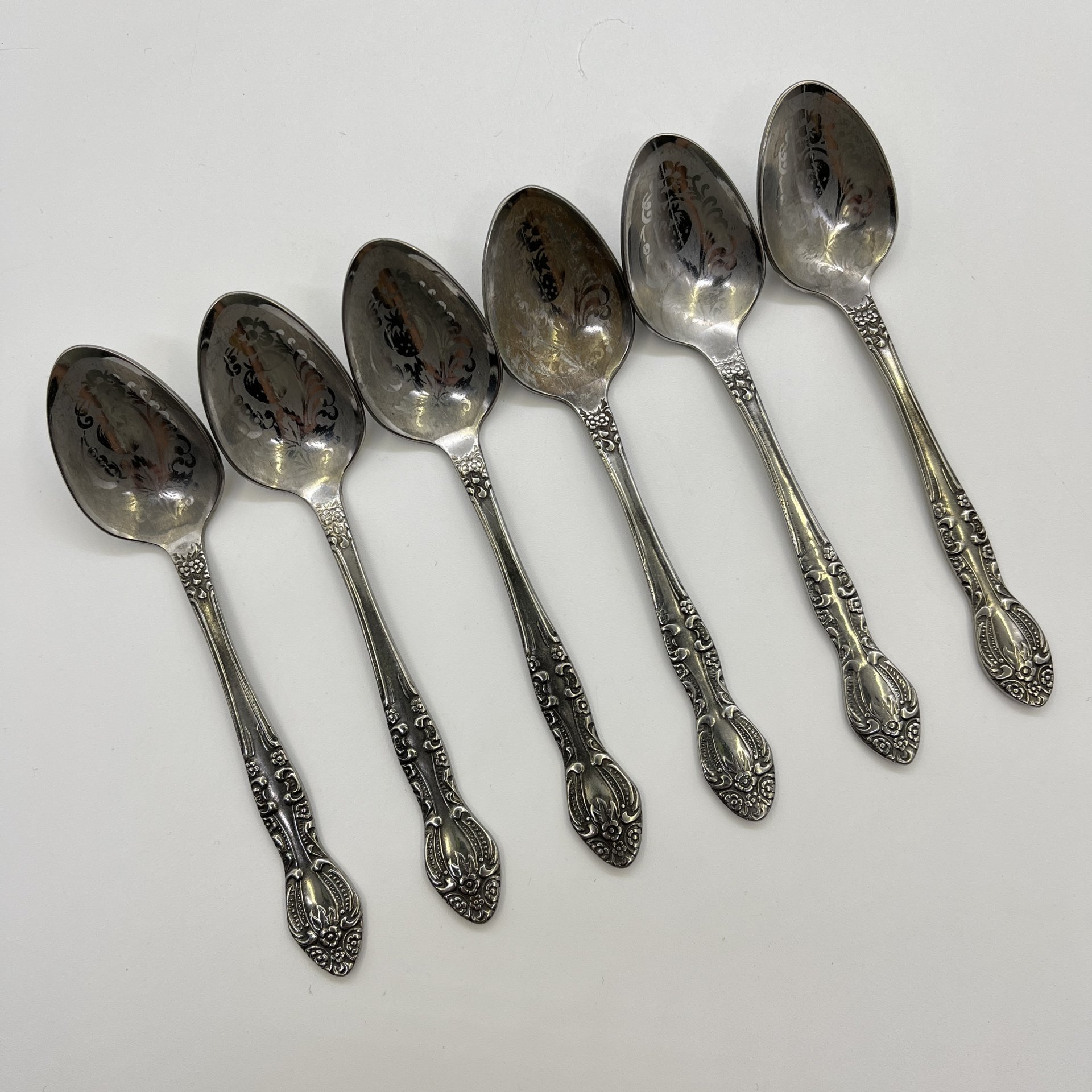 Набор из 6-ти кофейных ложек, украшенных растительным декором, нержавеющая сталь, Павловский завод художественных металлоизделий им. С.М. Кирова, СССР, 1970-1990 гг.