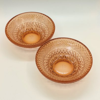 Набор из двух конфетниц (салатников) карамельного оттенка, цветное стекло, пресс, СССР, 1970-1990 гг.