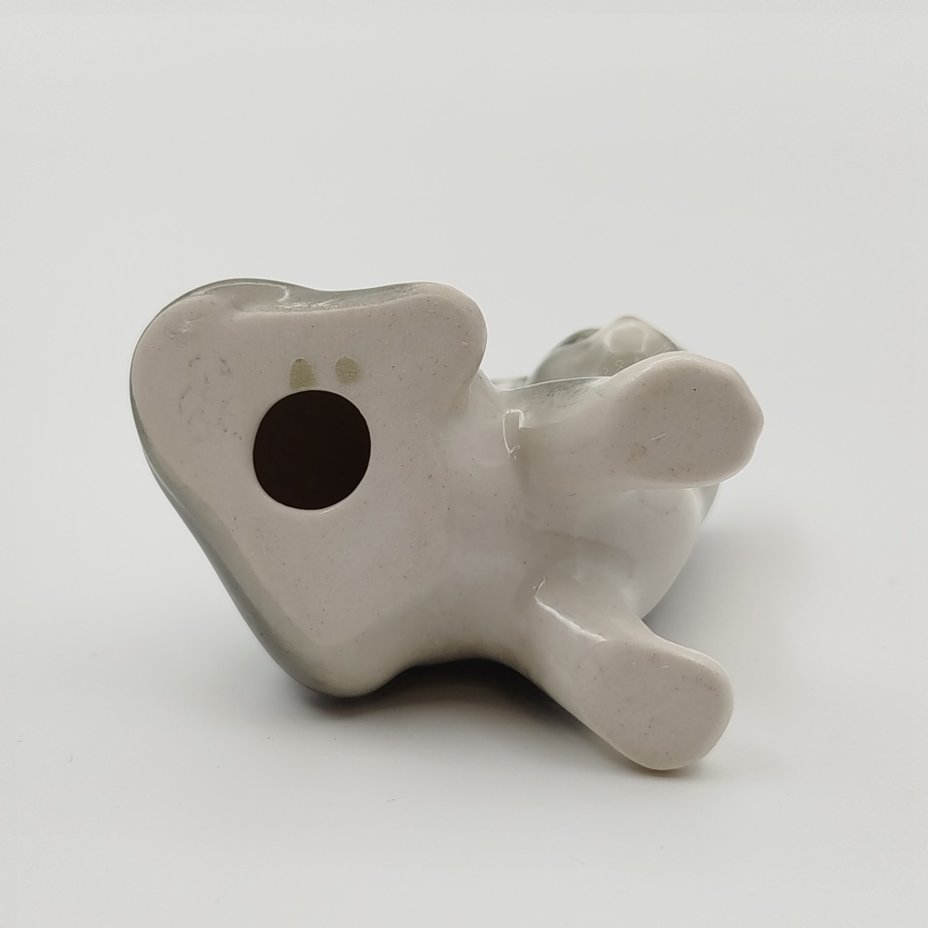 Статуэтка "Котенок Парамоша", скульптор А.П. Трофимова, фарфор, роспись, аэрография, СССР, 1980-1990 гг.