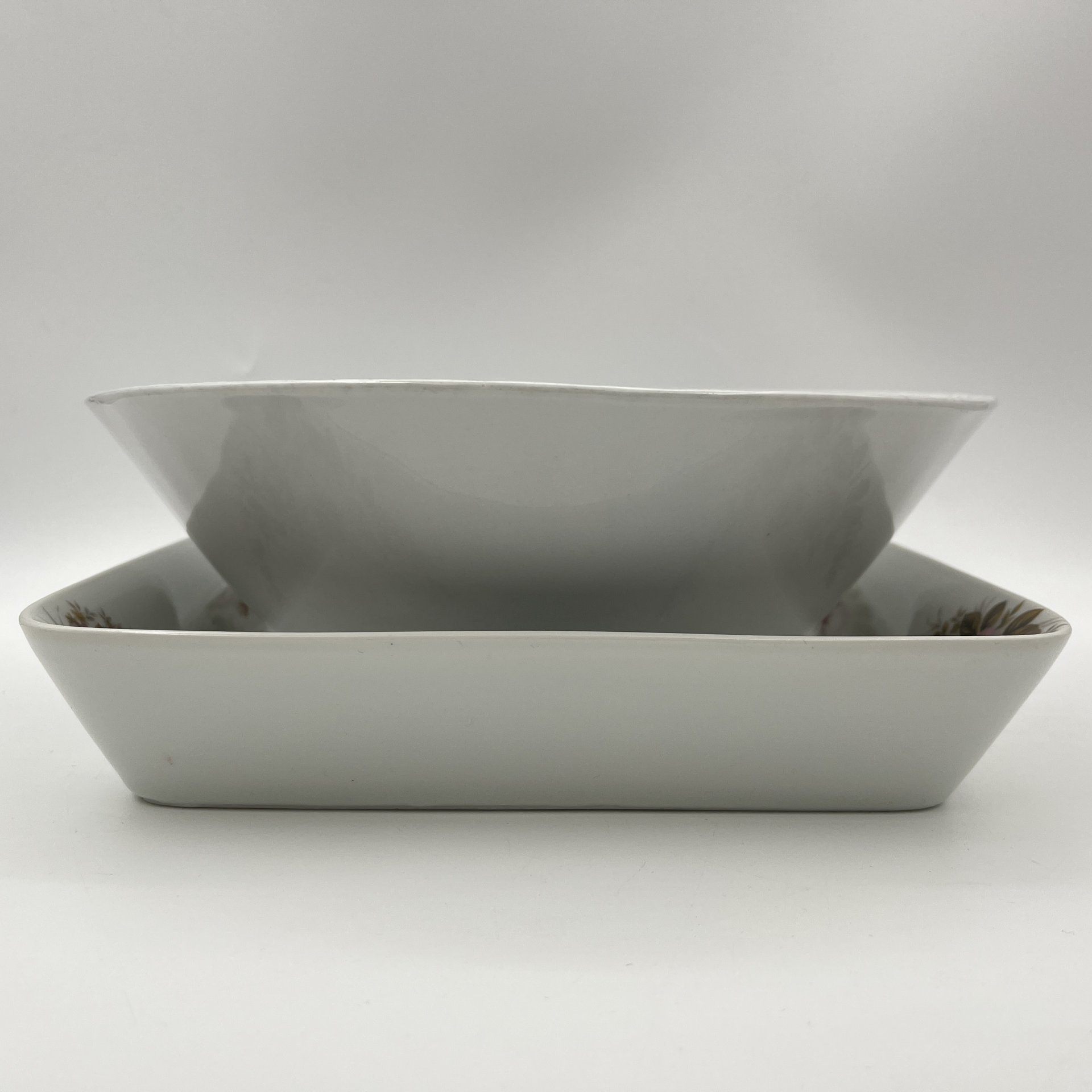 Салатник и блюдо, украшенные изображением галантной сцены, Royal Schwabap, фарфор, деколь, Нидерланды, 1970-1990 гг.