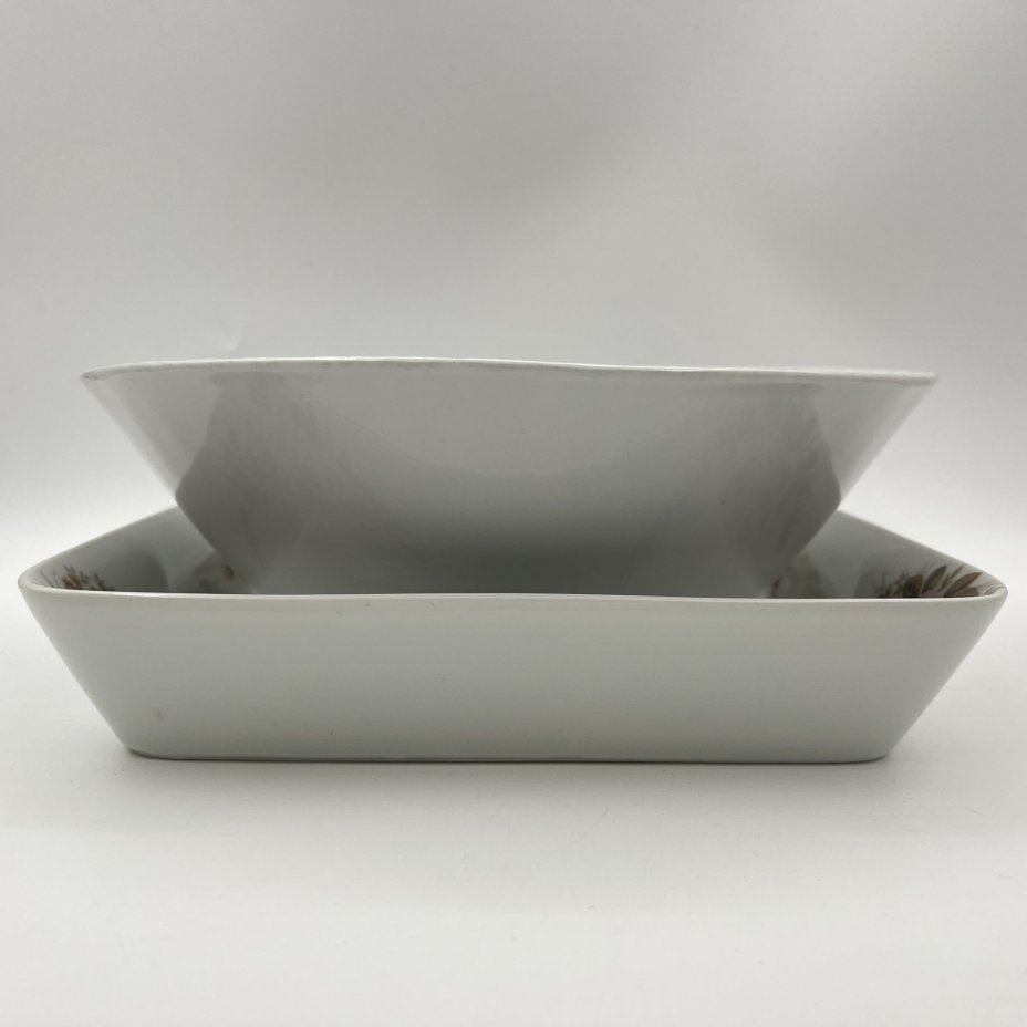 Салатник и блюдо, украшенные изображением галантной сцены, Royal Schwabap