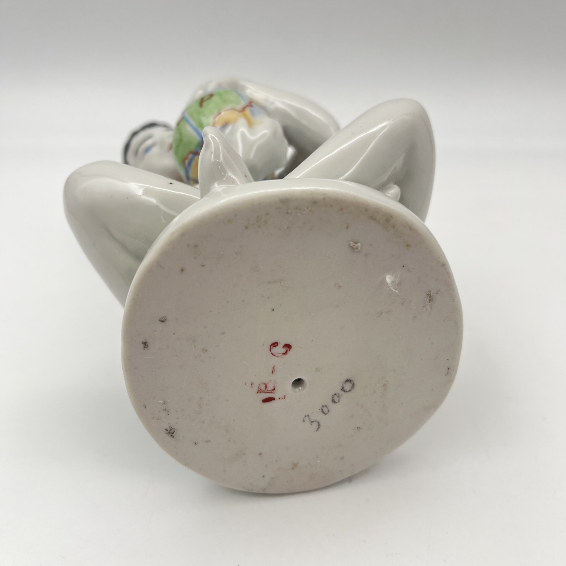 Статуэтка "Пионер с глобусом", фарфор, роспись, Украина, 1980-2000 гг.