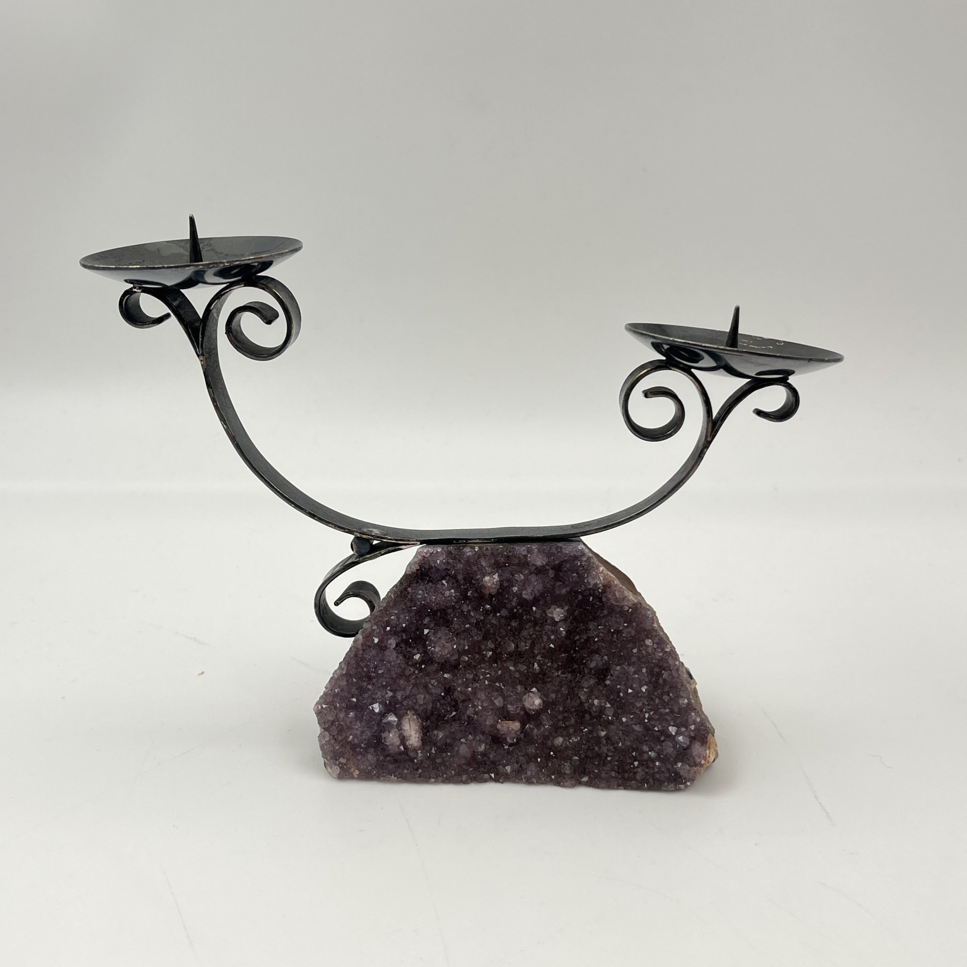 Подсвечник на две свечи, установленный на друзе аметиста, металл, натуральный камень (аметист), Россия, 1990-2000 гг.
