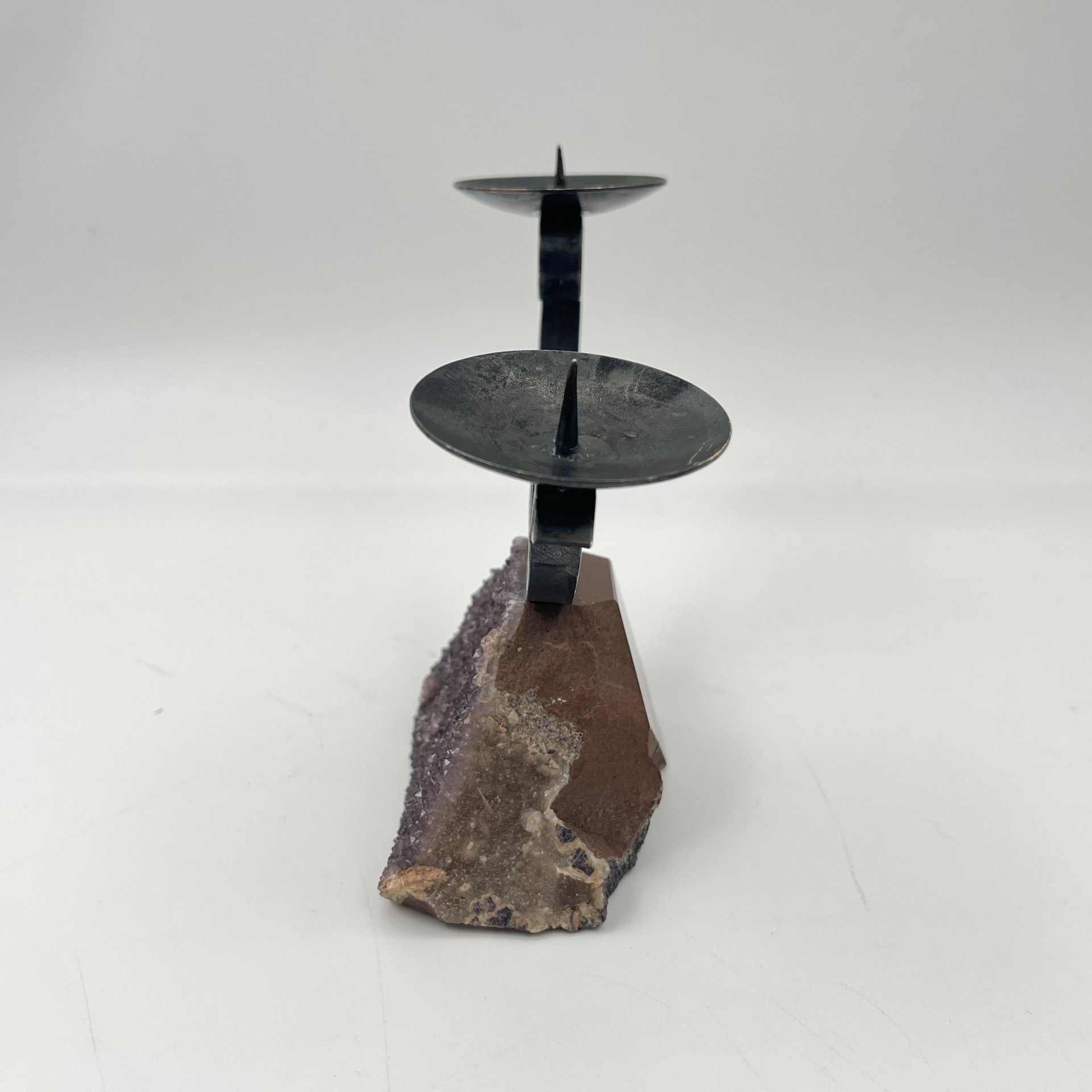 Подсвечник на две свечи, установленный на друзе аметиста, металл, натуральный камень (аметист), Россия, 1990-2000 гг.