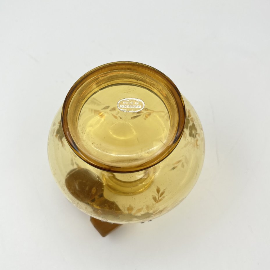 Флакон янтарного оттенка с лепным цветочным декором