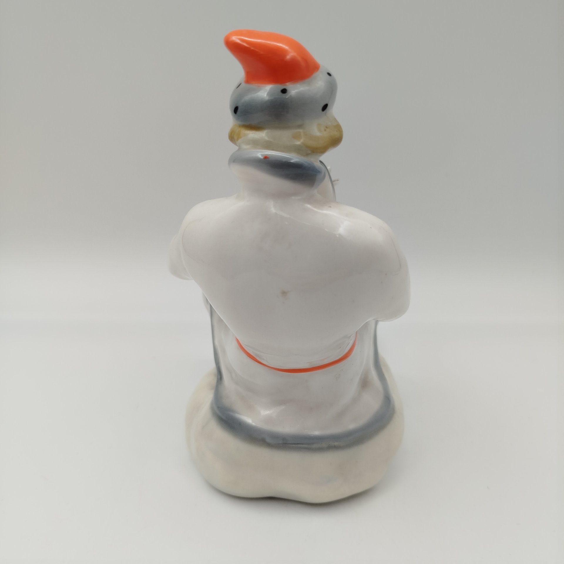 Статуэтка "Емеля со щукой" ("По щучьему велению"), скульптор В. Петушков, фарфор, роспись, золочение, Ленинградский завод фарфоровых изделий (ЛЗФИ), СССР, 1967-1973 гг.