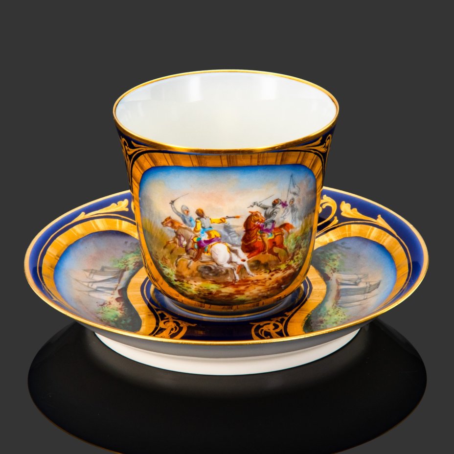 Пара кофейная с батальным сюжетом "Битва при Морле" (выполнена для дворца Тюильри "Chateau des Tuileries"), фарфор, крытье кобальтом, золочение, цировка, роспись, Севрская фарфоровая мануфактура (Sevres), Франция, 1844 г.