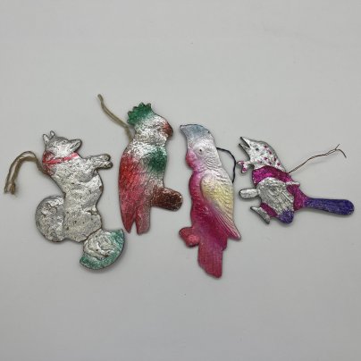 Набор из 4-х винтажных ёлочных игрушек различных форм и расцветок, картон, штамповка, аэрография, СССР, 1960-1980 гг.