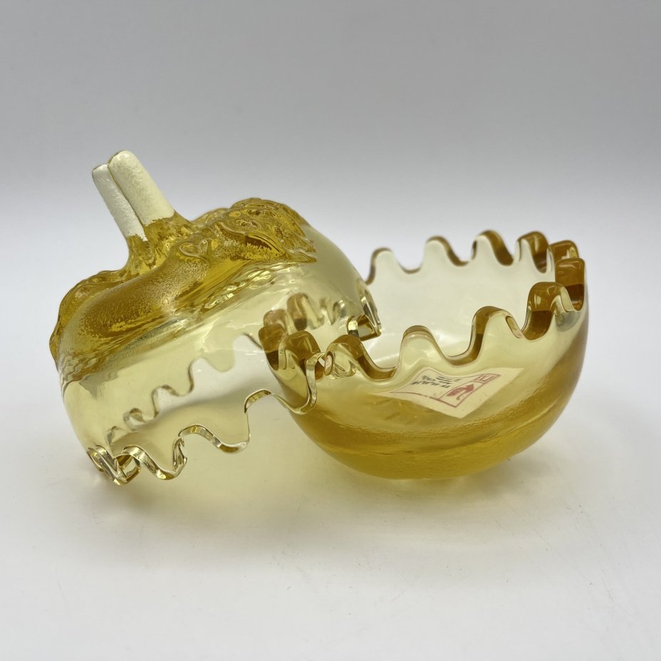 Шкатулка (бонбоньерка) "Яблоко раздора", автор Муратов В.С., хрусталь, выдувание в форму, лепной декор, Гусевской хрустальный завод (Гусь-Хрустальный), СССР, 1980-1990 гг.