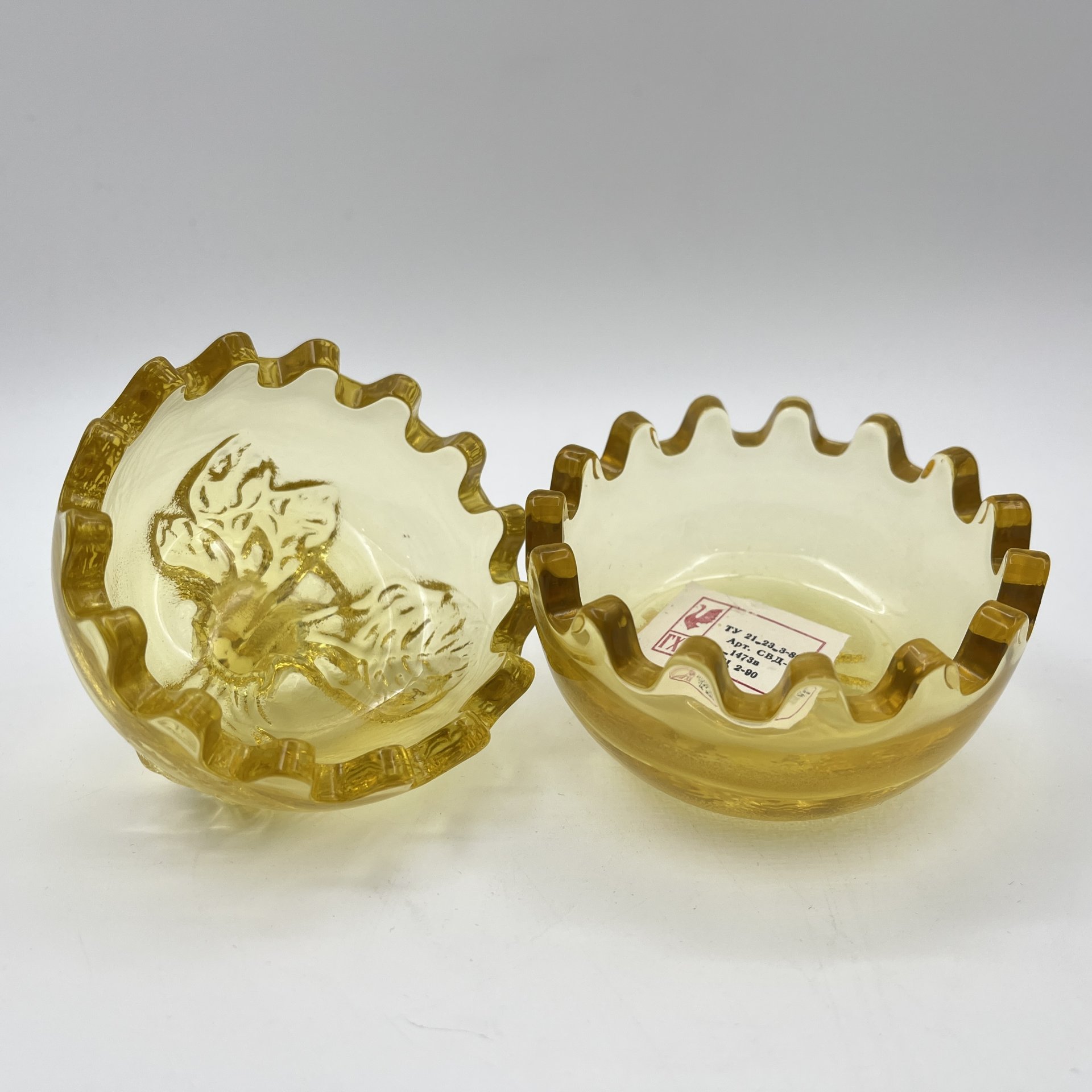 Шкатулка (бонбоньерка) "Яблоко раздора", автор Муратов В.С., хрусталь, выдувание в форму, лепной декор, Гусевской хрустальный завод (Гусь-Хрустальный), СССР, 1980-1990 гг.