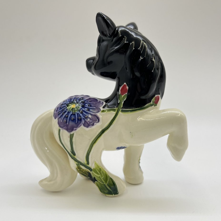 Статуэтка "Лошадка Маковка", фарфор, Pavone, Италия, 2025 г.