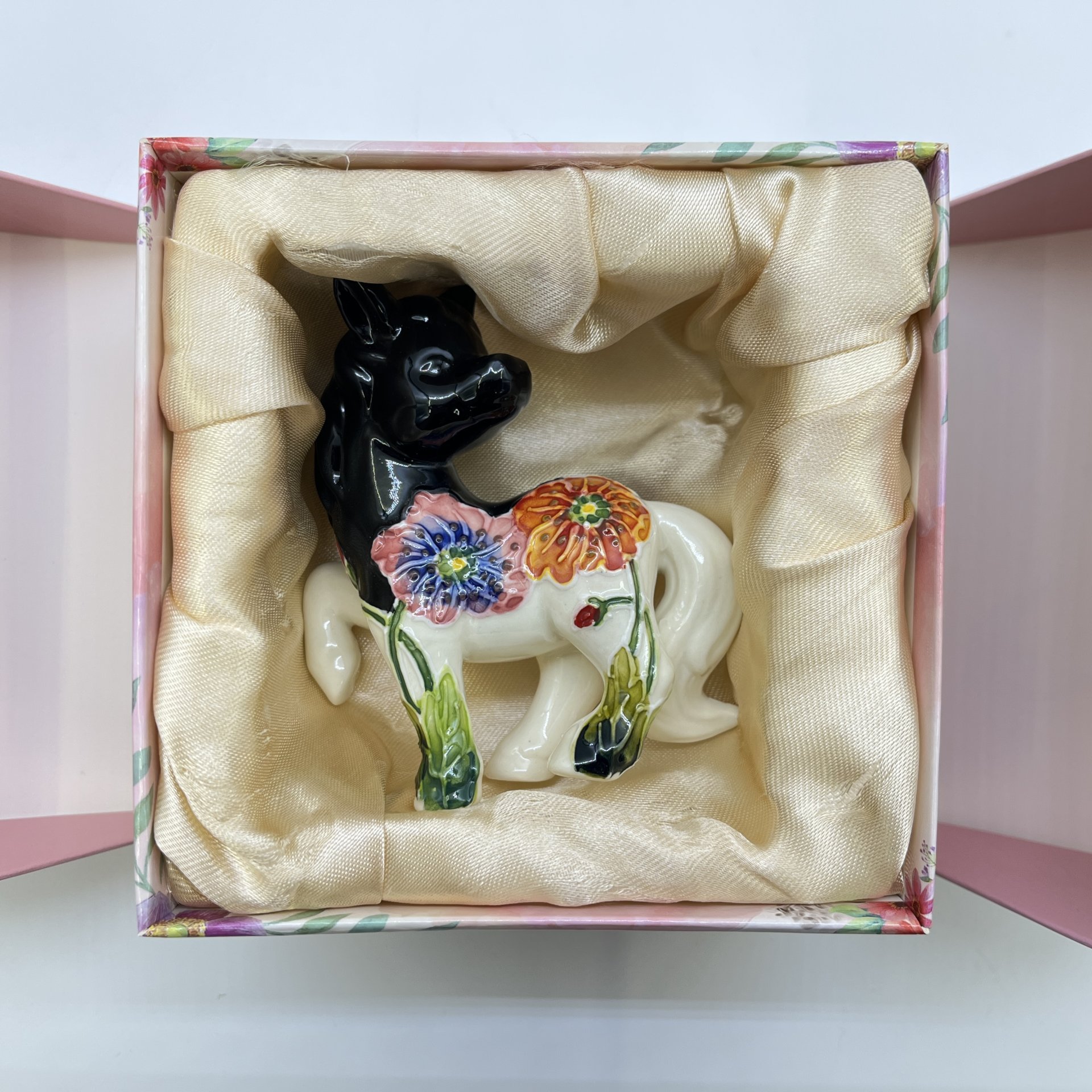 Статуэтка "Лошадка Маковка", фарфор, Pavone, Италия, 2025 г.