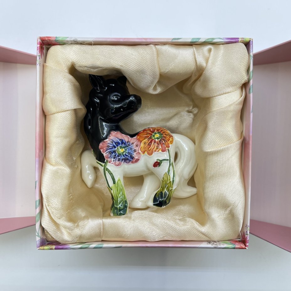 Статуэтка "Лошадка Маковка", фарфор, Pavone, Италия, 2025 г.
