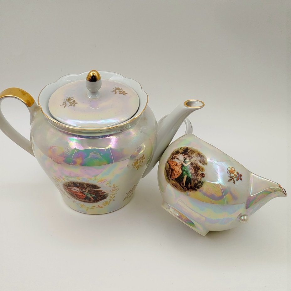 Набор для сервировки стола (чайник, молочник) "Мадонна"