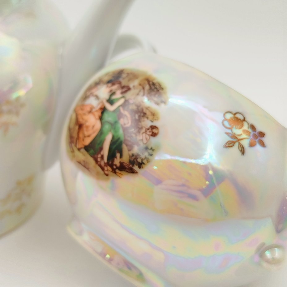 Набор для сервировки стола (чайник, молочник) "Мадонна"