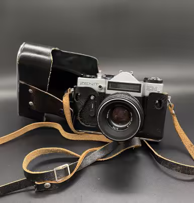 Фотоаппарат "Зенит-ЕМ" с объективом "Гелиос-44М" в оригинальном кофре, Красногорский механический завод (КМЗ)