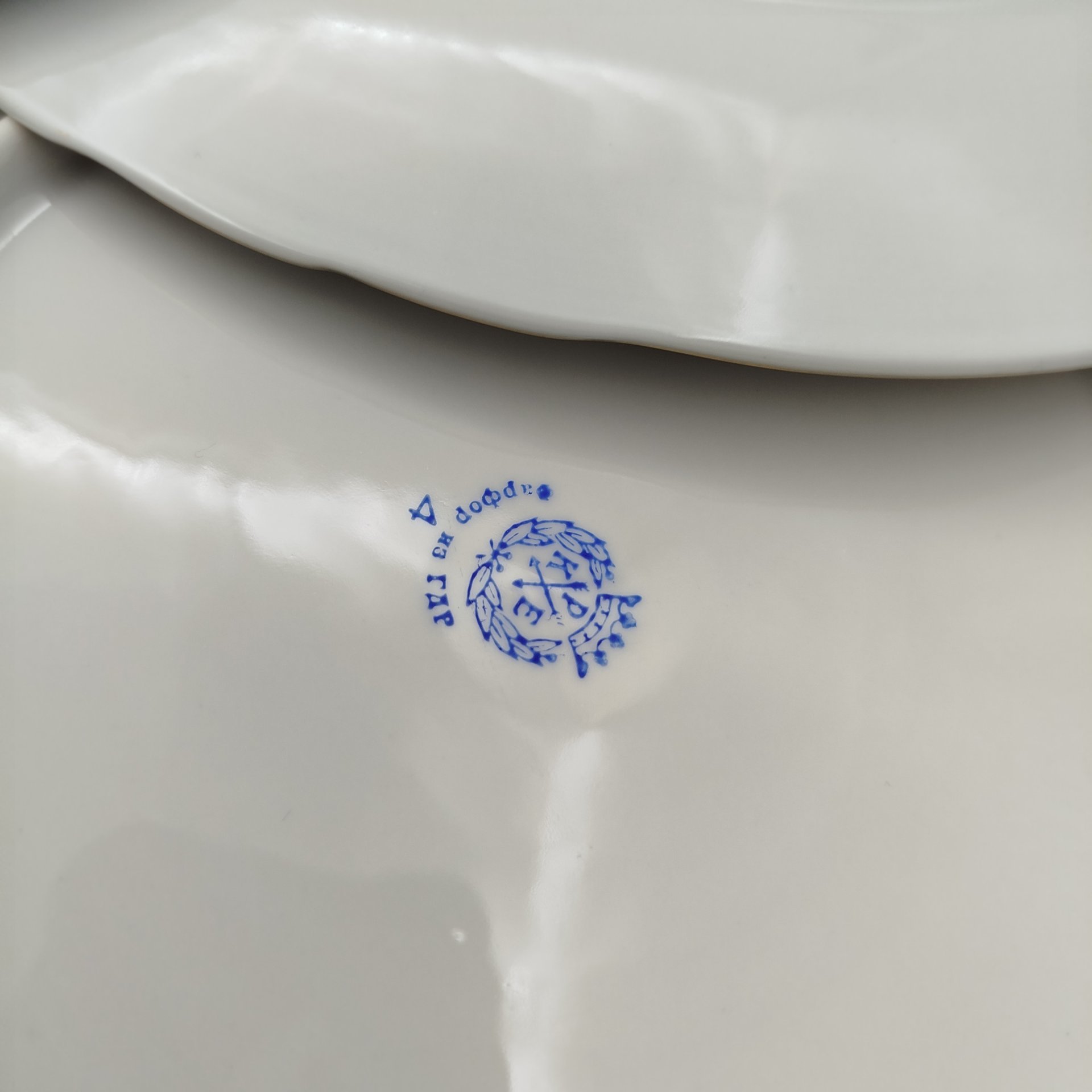 Набор обеденных тарелок с цветочным декором и золотистым кантом на 6 персон, фарфор, деколь, золочение, Porzellanfabrik Kalk (KPE), ГДР, 1950-1990 гг.