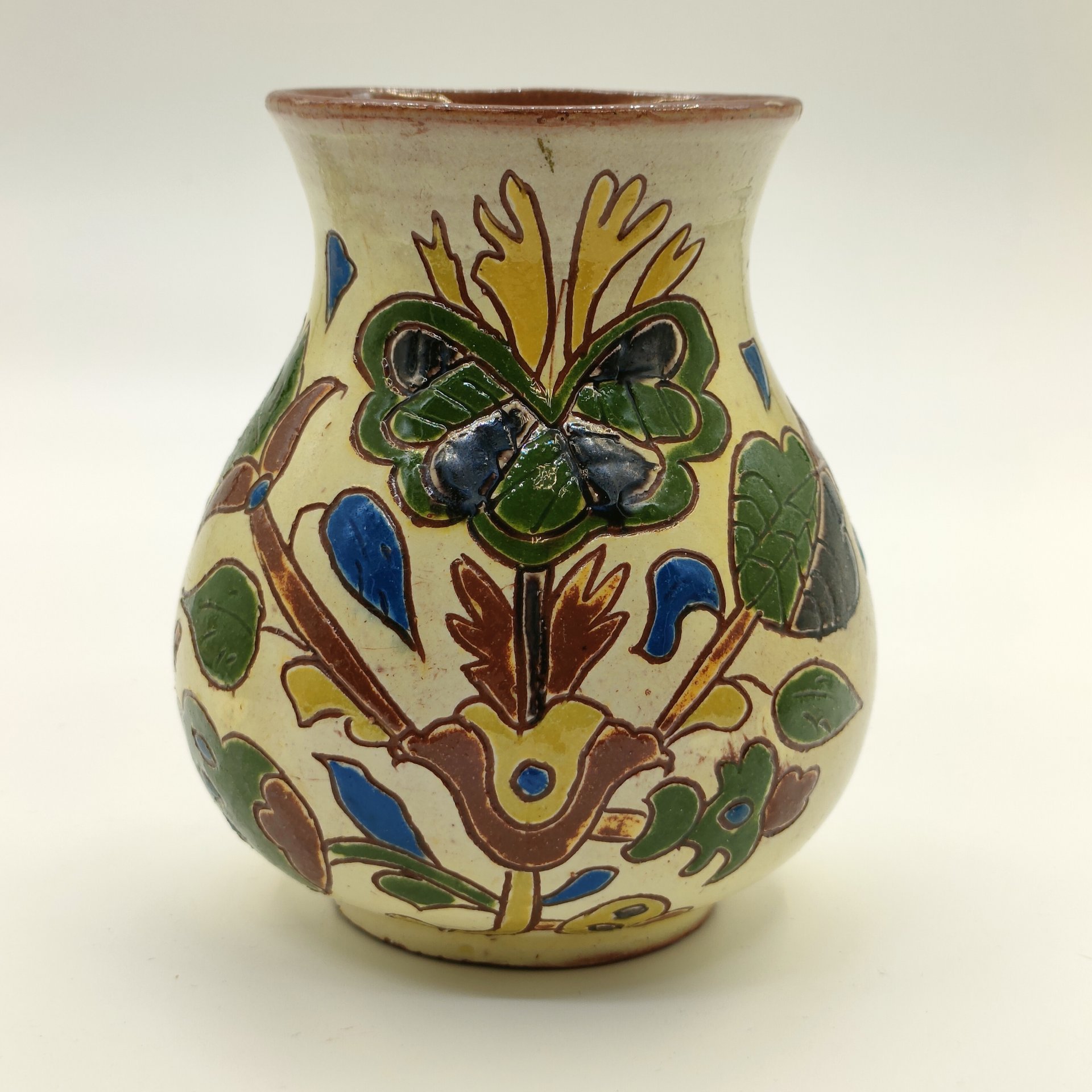 Вазочка с орнаментальным декором на тулове, Научно-экспериментальная керамическая станция (НЭКС), г. Алма-Ата