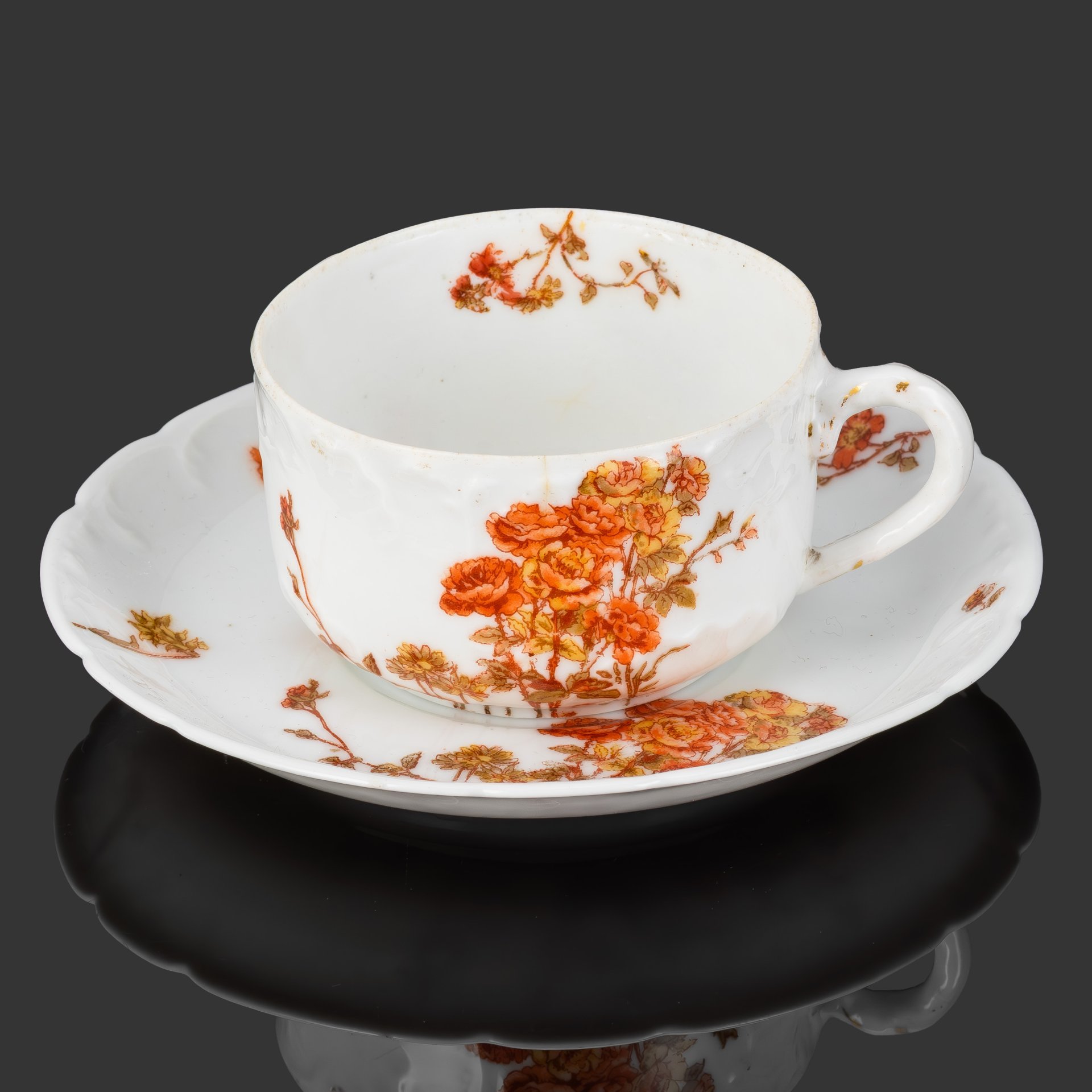 Пара кофейная с декором в виде цветов и бабочек, фарфор, деколь, золочение, Фарфоровый завод братьев Корниловых, Российская империя, 1884-1917 гг.