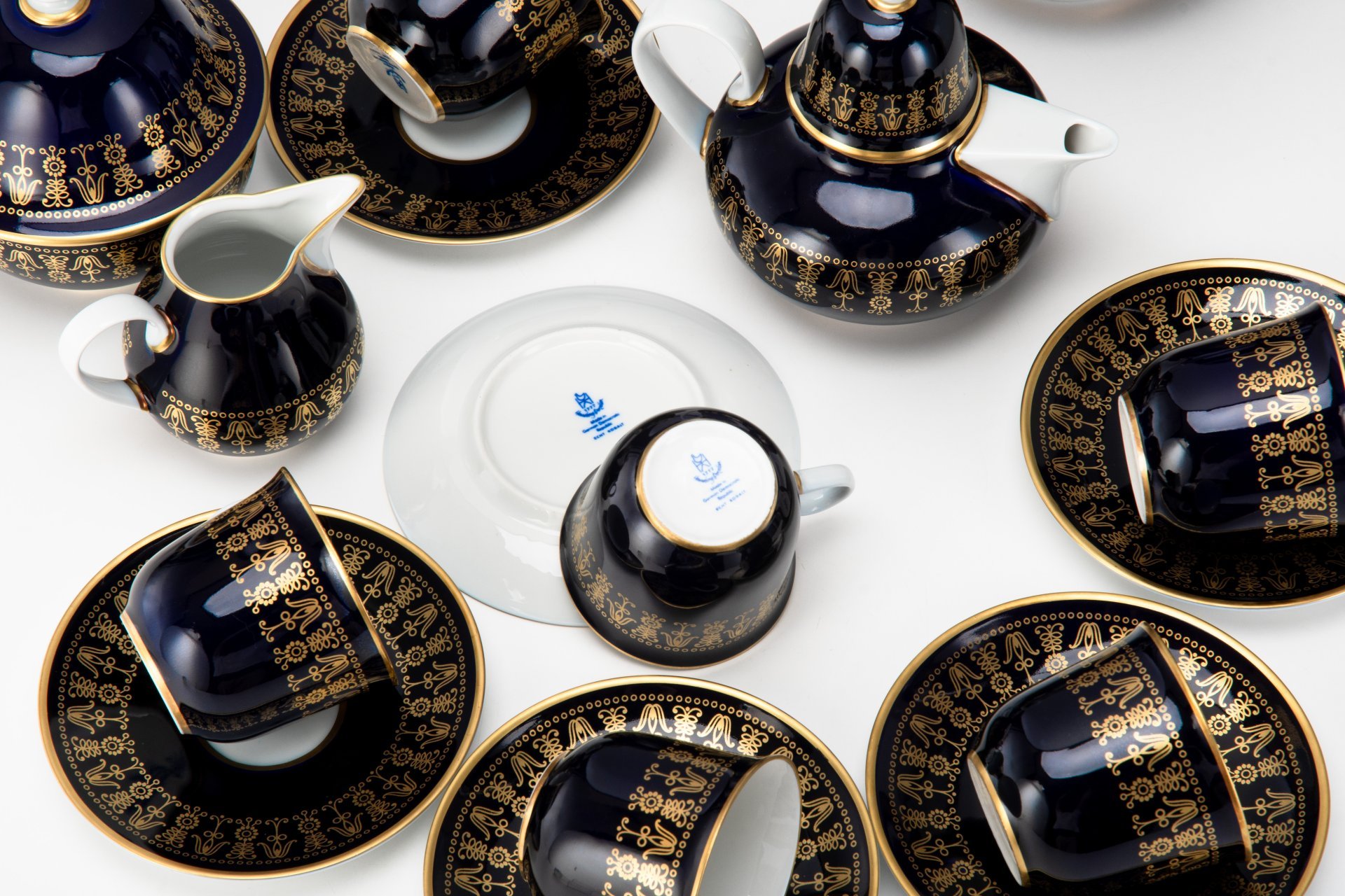 Сервиз чайный "Echt Kobalt" с ажурным орнаментом, на 6 персон, (16 предметов), фарфор, деколь, золочение, Graf Von Henneberg Porzellan, 1777 Jlmenau, Германия, 1977-1990 гг.