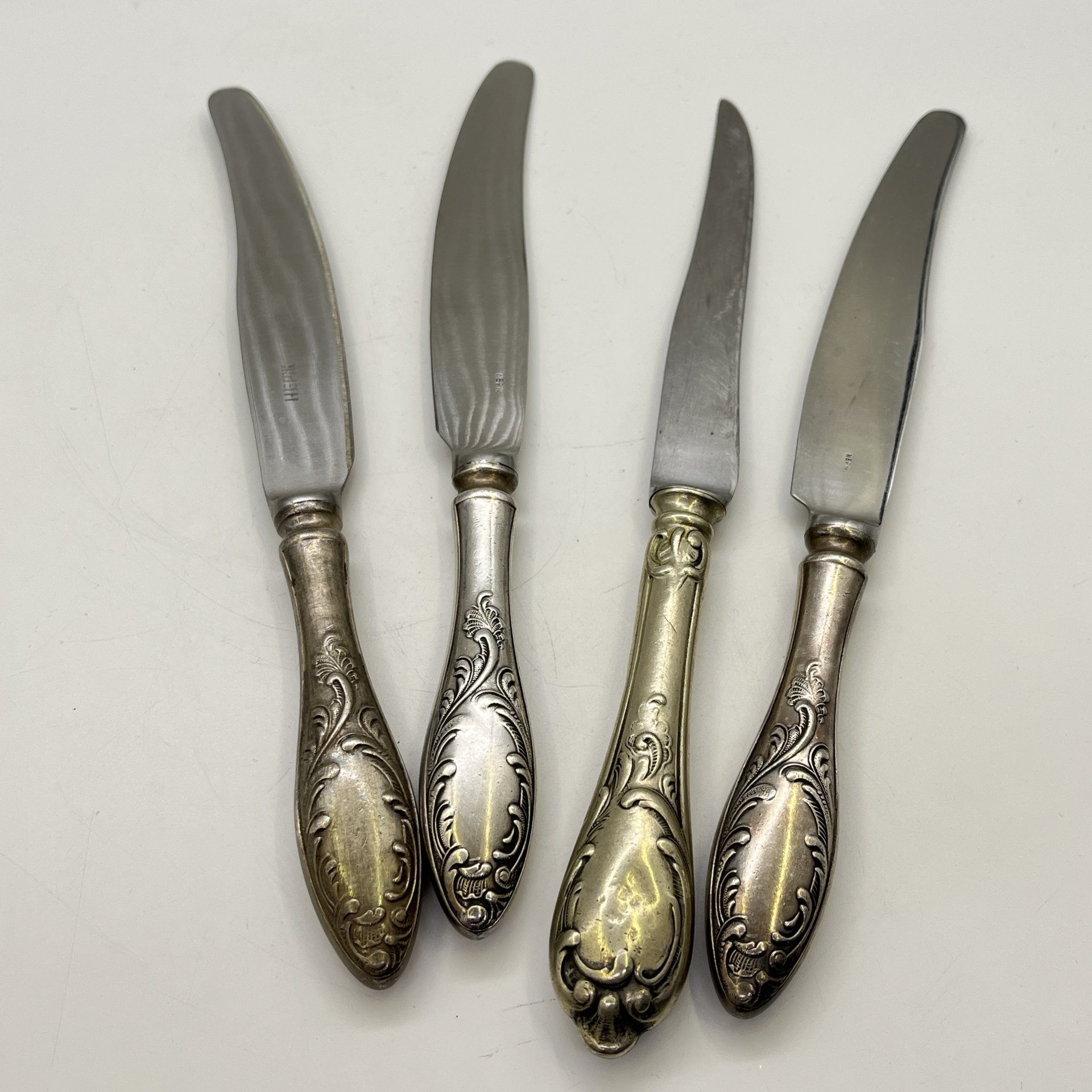 Набор из 4 столовых ножей "Пламя" (подбор), мНЦ (медь-никель-цинк), Кольчугинский завод цветных металлов, СССР, 1960-1990 гг.