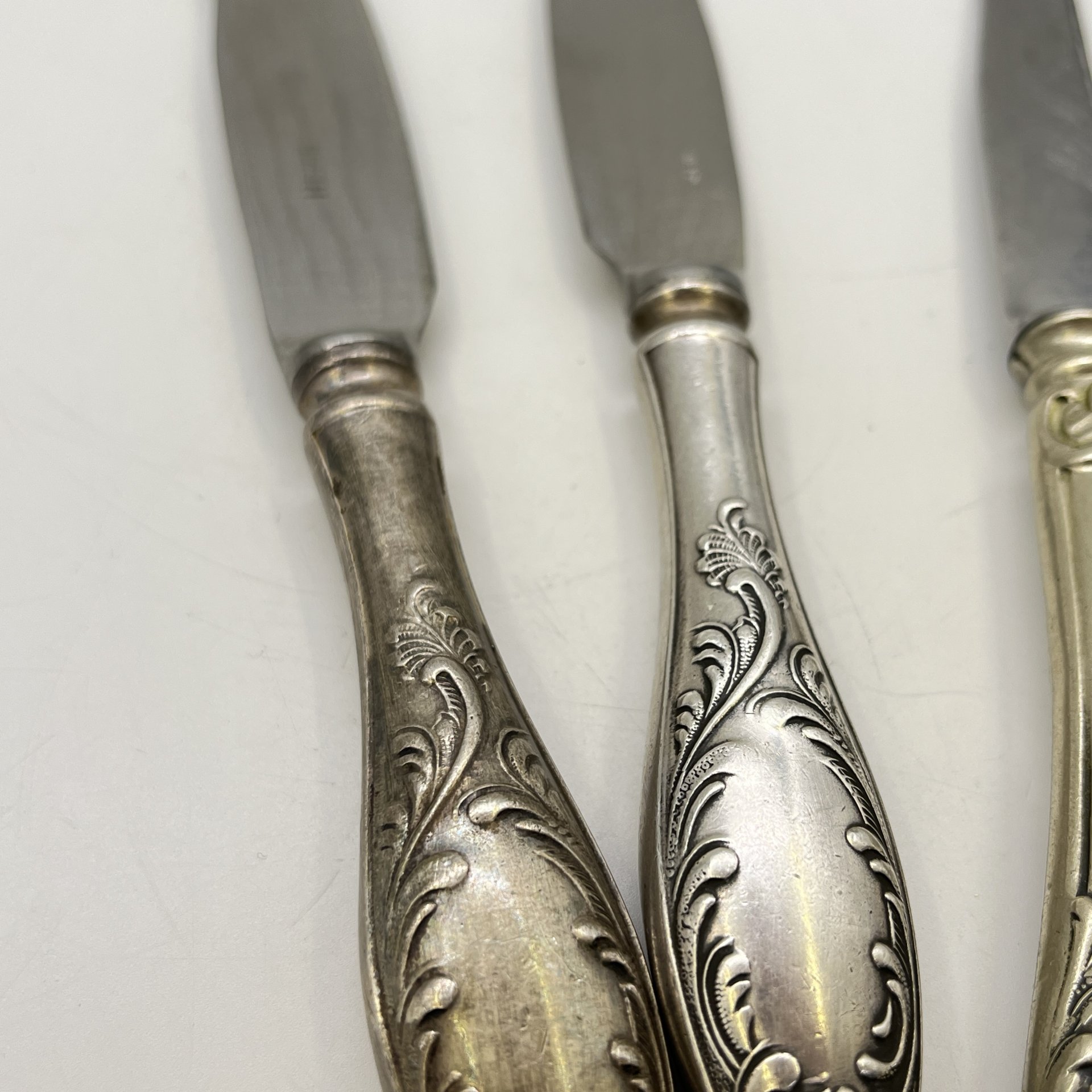 Набор из 4 столовых ножей "Пламя" (подбор), мНЦ (медь-никель-цинк), Кольчугинский завод цветных металлов, СССР, 1960-1990 гг.