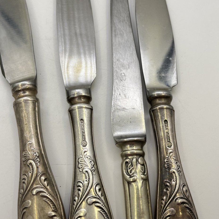 Набор из 4 столовых ножей "Пламя" (подбор), мНЦ (медь-никель-цинк), Кольчугинский завод цветных металлов, СССР, 1960-1990 гг.