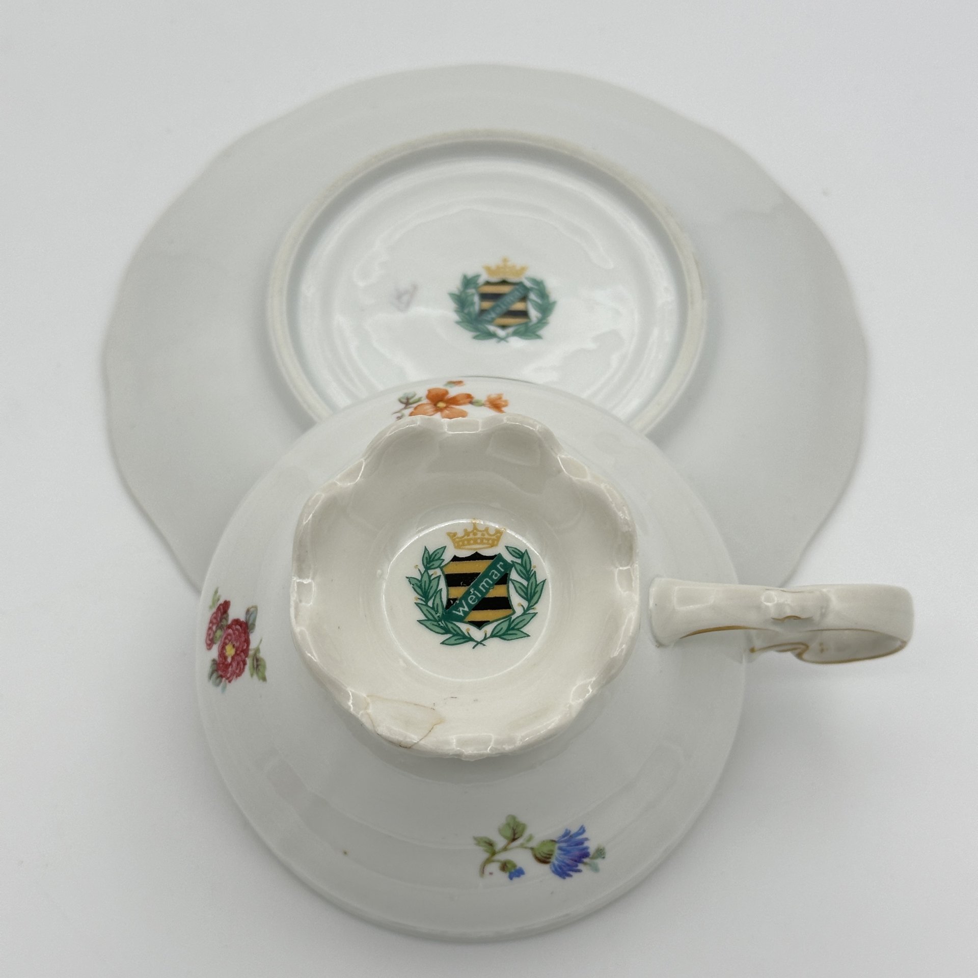 Чайная пара, украшенная цветочным узором (форма Katharina), Weimar Porzellan (Веймарский фарфор)
