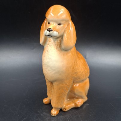 Статуэтка "Пудель", скульптор П.П. Веселов, автор росписи В.М. Жбанов, фарфор, аэрография, роспись, Ленинградский фарфоровый завод (ЛФЗ), Россия, 1989-2001 гг.