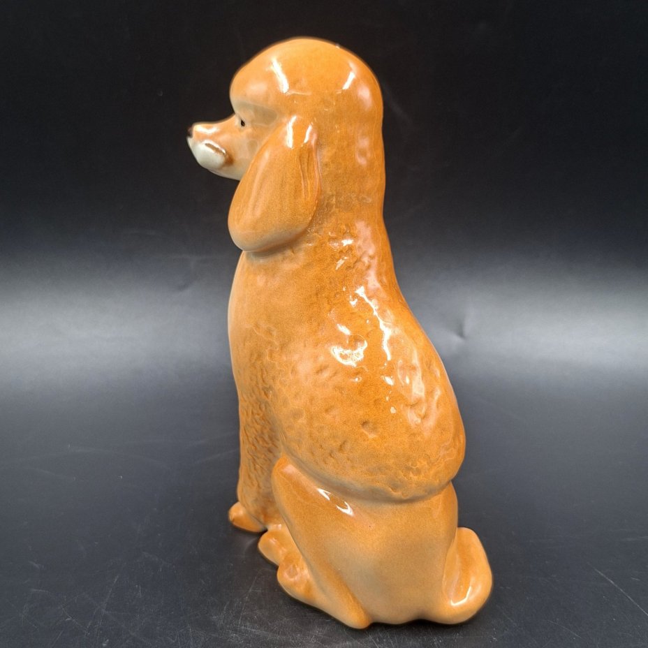 Статуэтка "Пудель", скульптор П.П. Веселов, автор росписи В.М. Жбанов, фарфор, аэрография, роспись, Ленинградский фарфоровый завод (ЛФЗ), Россия, 1989-2001 гг.
