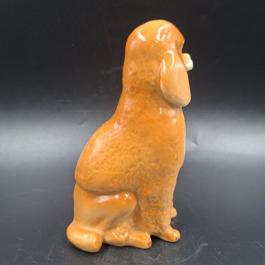 Статуэтка "Пудель", скульптор П.П. Веселов, автор росписи В.М. Жбанов, фарфор, аэрография, роспись, Ленинградский фарфоровый завод (ЛФЗ), Россия, 1989-2001 гг.