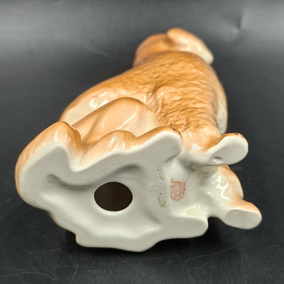 Статуэтка "Пудель", скульптор П.П. Веселов, автор росписи В.М. Жбанов, фарфор, аэрография, роспись, Ленинградский фарфоровый завод (ЛФЗ), Россия, 1989-2001 гг.