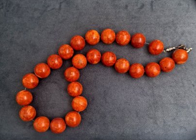 Бусы винтажные из крупных круглых элементов, коралл пресованный, металл, СССР, 1960-1980 гг.