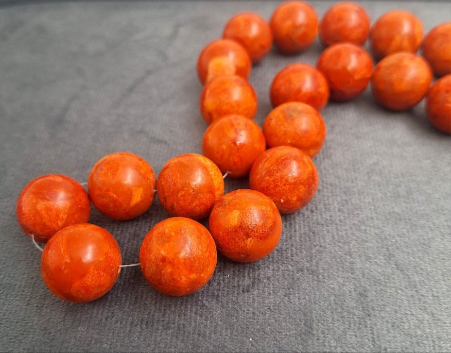 Бусы винтажные из крупных круглых элементов, коралл пресованный, металл