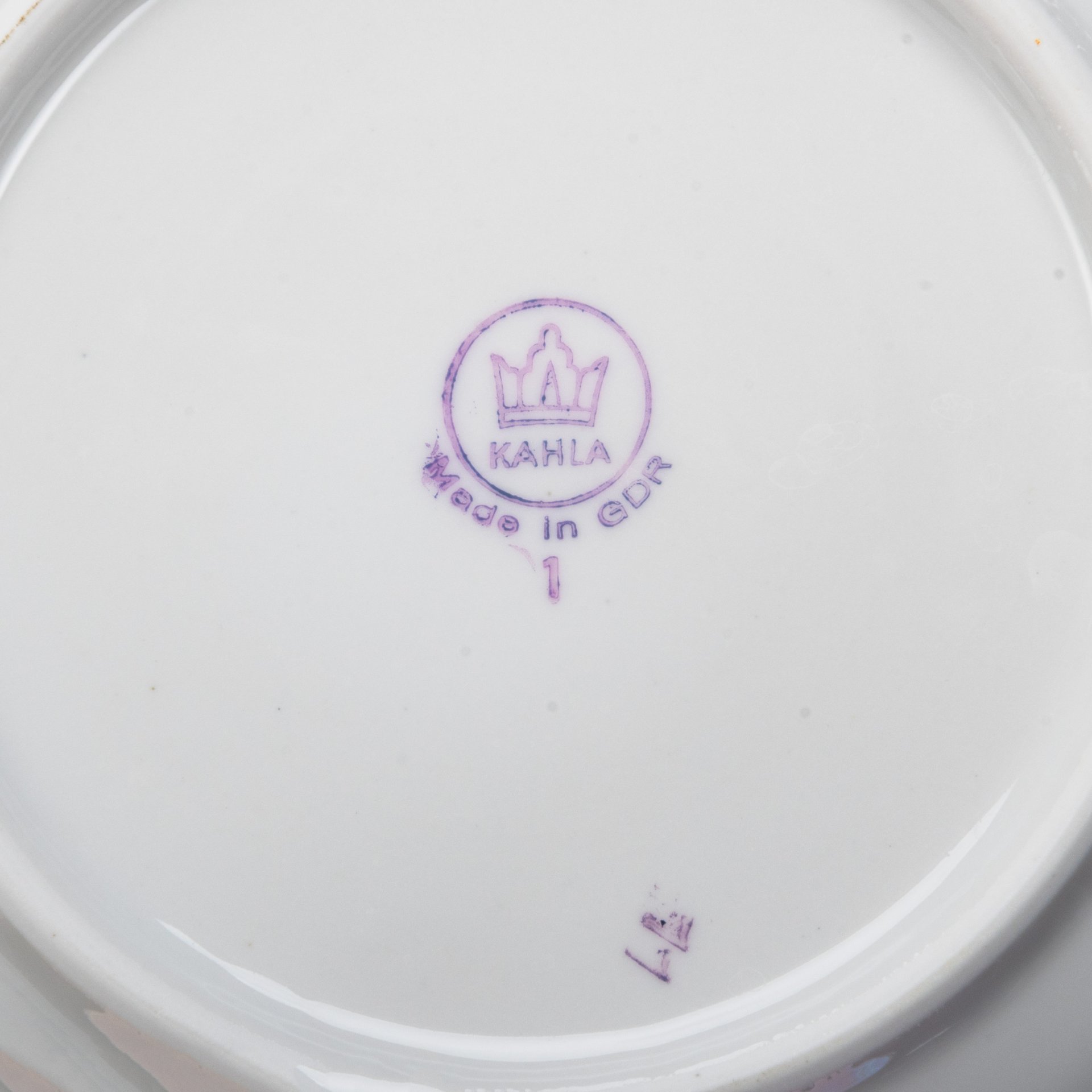 Набор предметов из сервиза "Розы" на 5 персон (18 предметов), фарфор, люстр, деколь, золочение, Kahla, Германия, 1960-1990 гг.