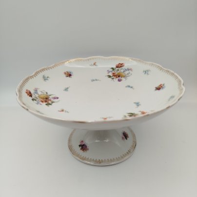 Фруктовница на ножке, декорированная цветочными мотивами, фарфор, деколь с прорисовкой, Дулевский фарфоровый завод (Дулёво), СССР, 1918-1930 гг.