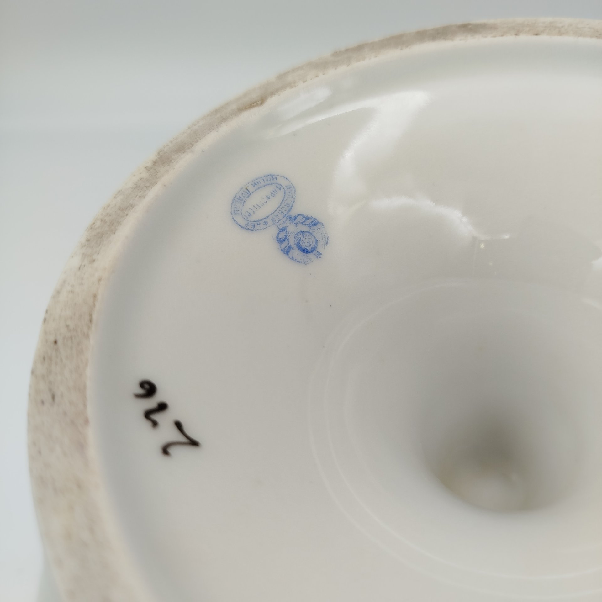 Фруктовница на ножке, декорированная цветочными мотивами, фарфор, деколь с прорисовкой, Дулевский фарфоровый завод (Дулёво), СССР, 1918-1930 гг.