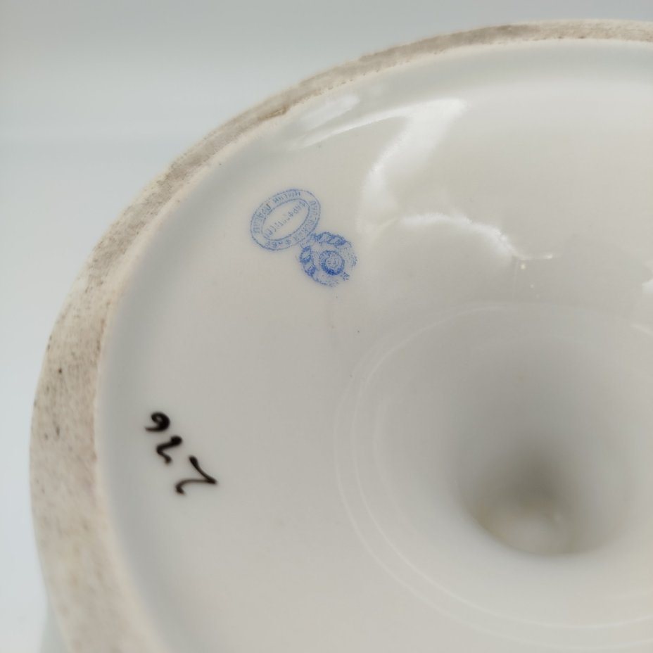 Фруктовница на ножке, декорированная цветочными мотивами, фарфор, деколь с прорисовкой, Дулевский фарфоровый завод (Дулёво), СССР, 1918-1930 гг.