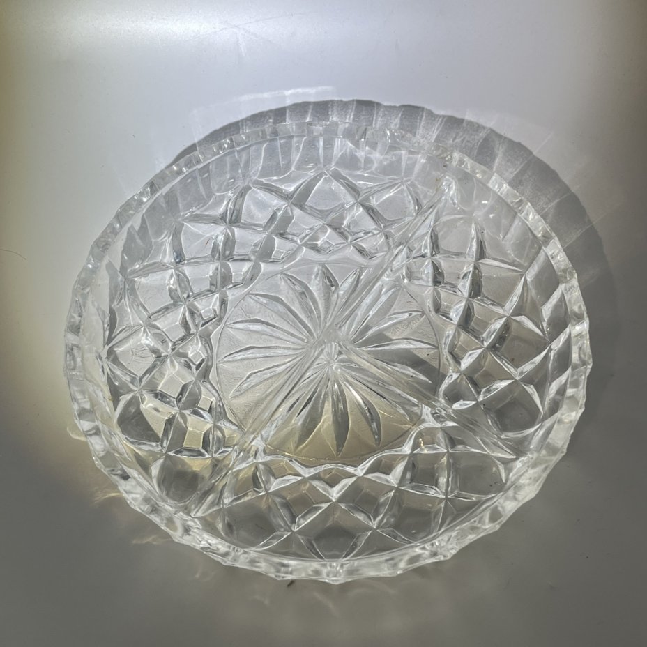 Менажница круглой формы с геометрическим декором