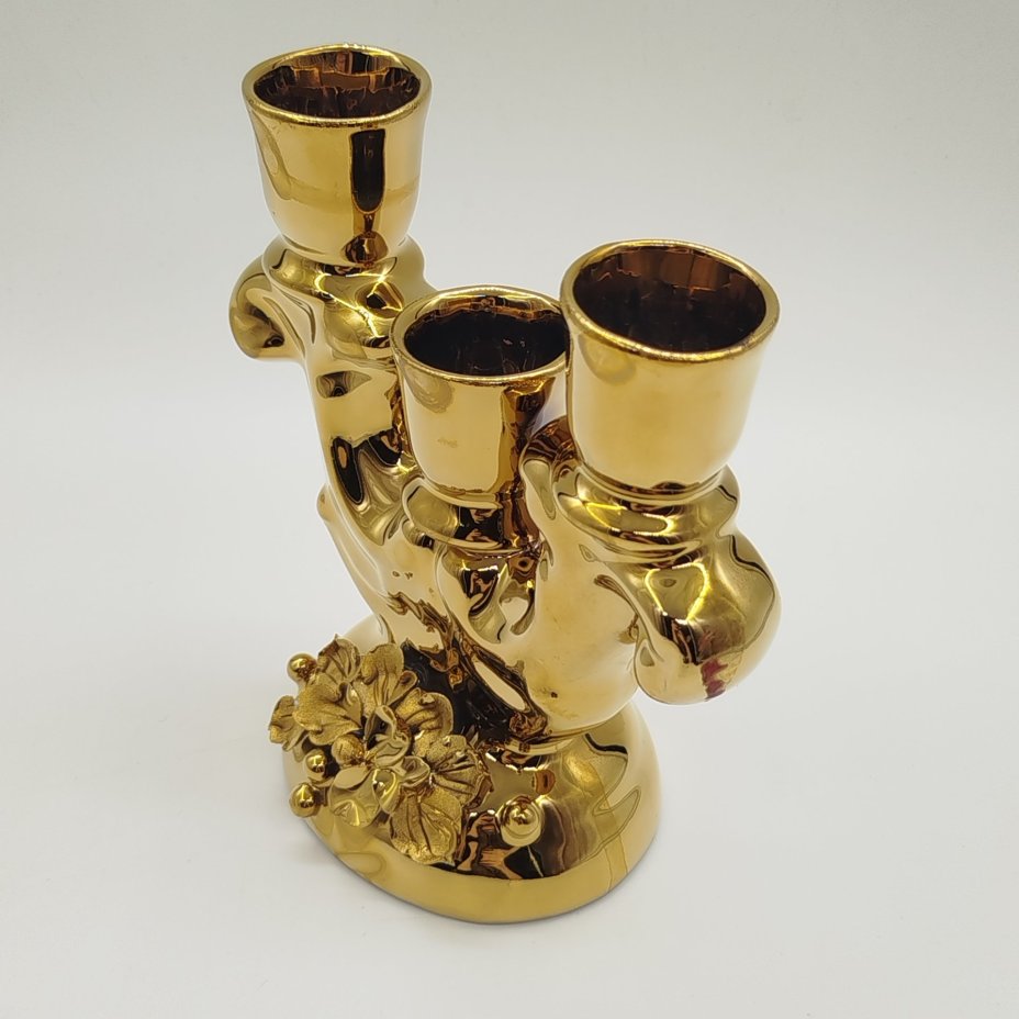 Подсвечник на три свечи с рельефным растительным декором