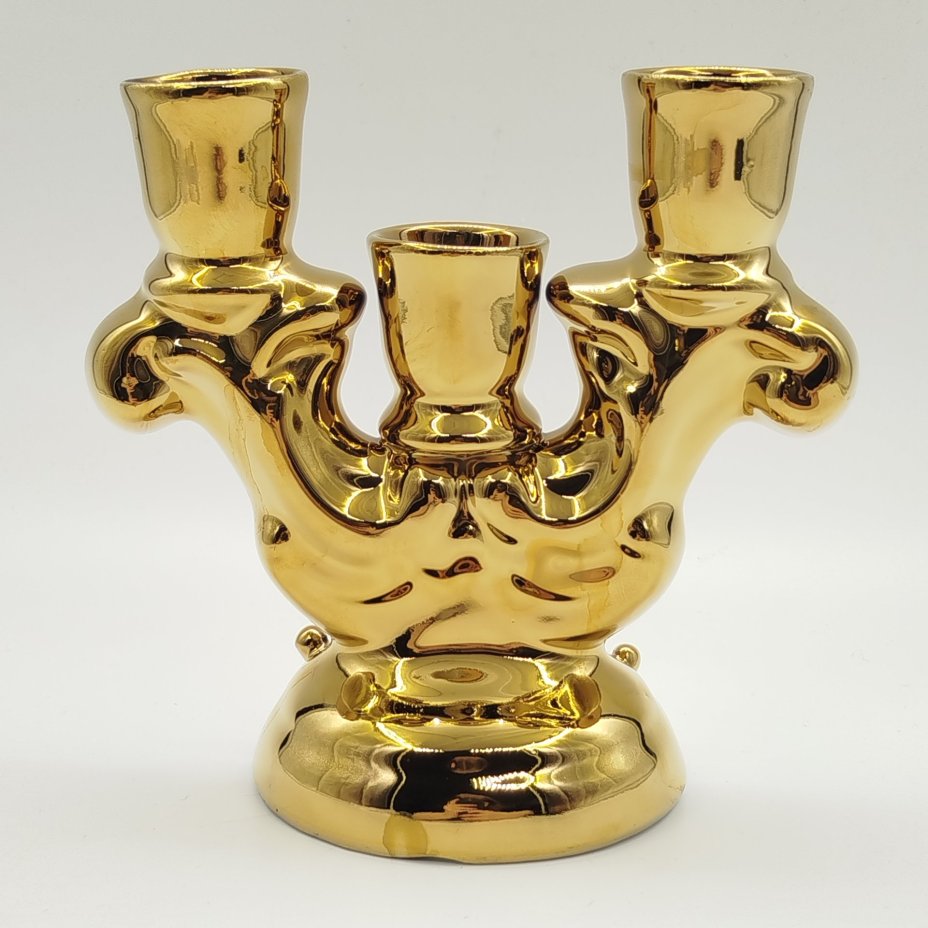 Подсвечник на три свечи с рельефным растительным декором