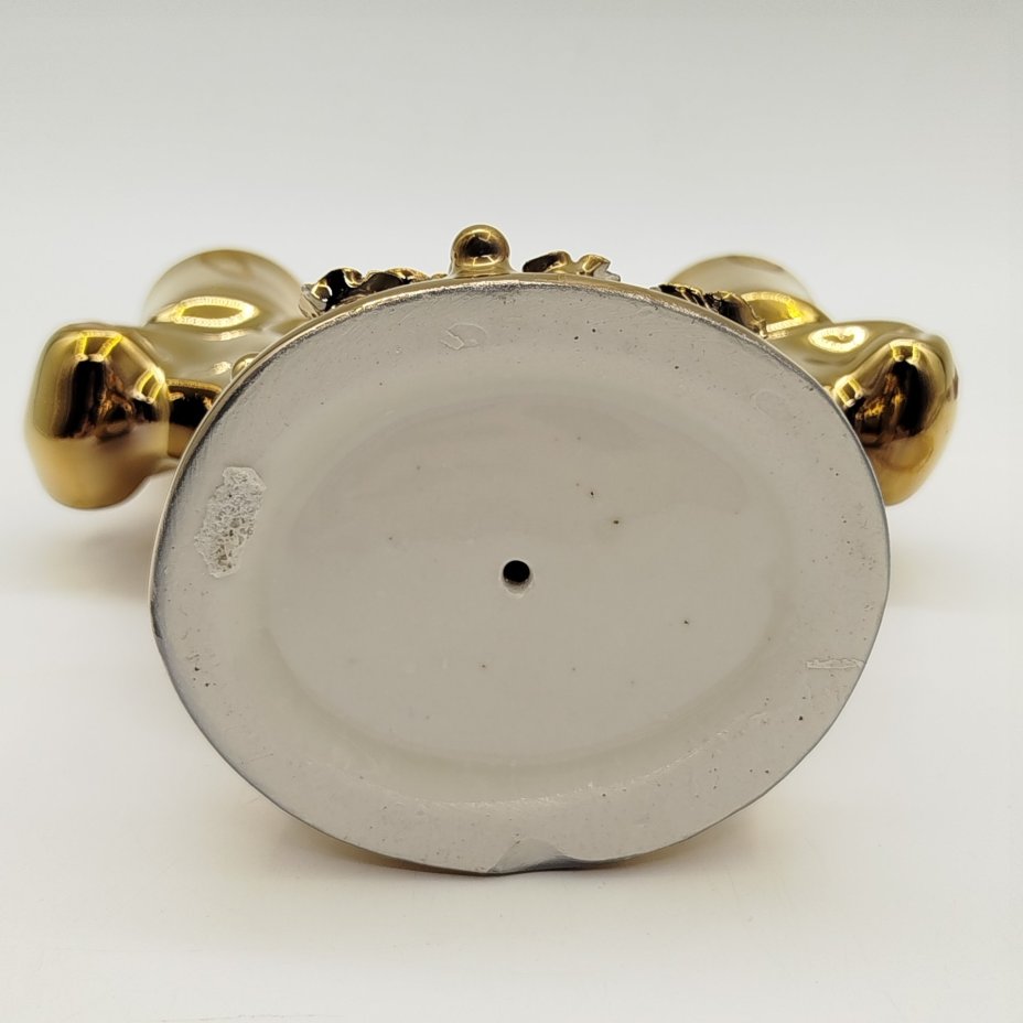 Подсвечник на три свечи с рельефным растительным декором